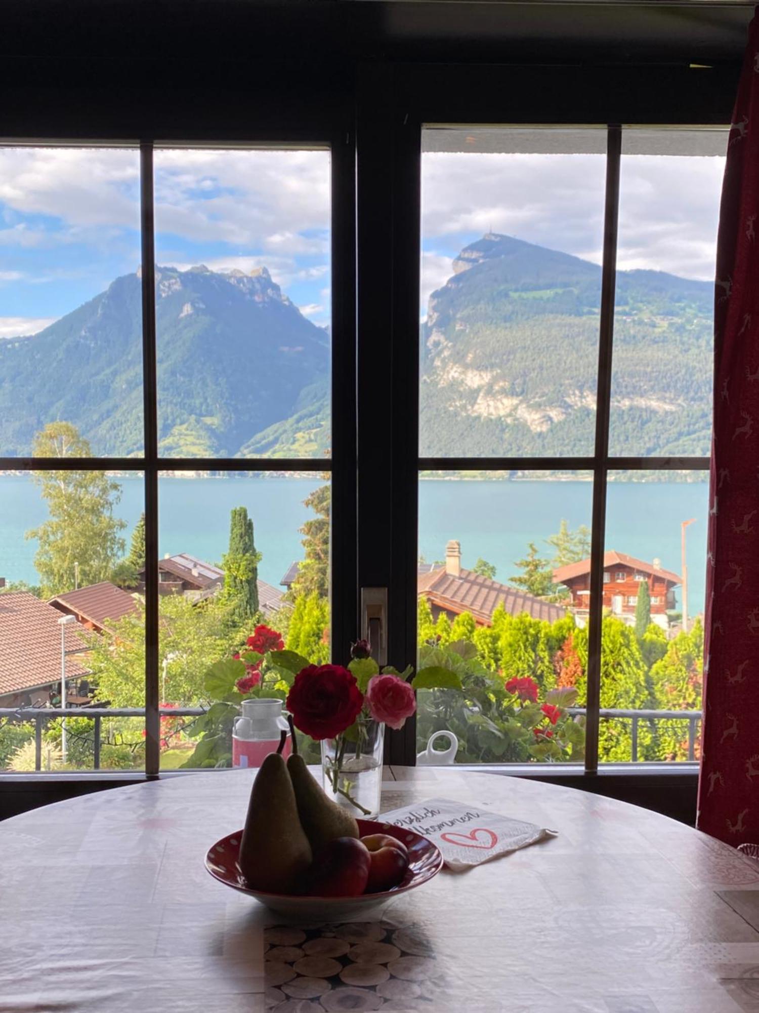 Herrlicher Blick Auf Berge Und See Faulensee Exteriér fotografie